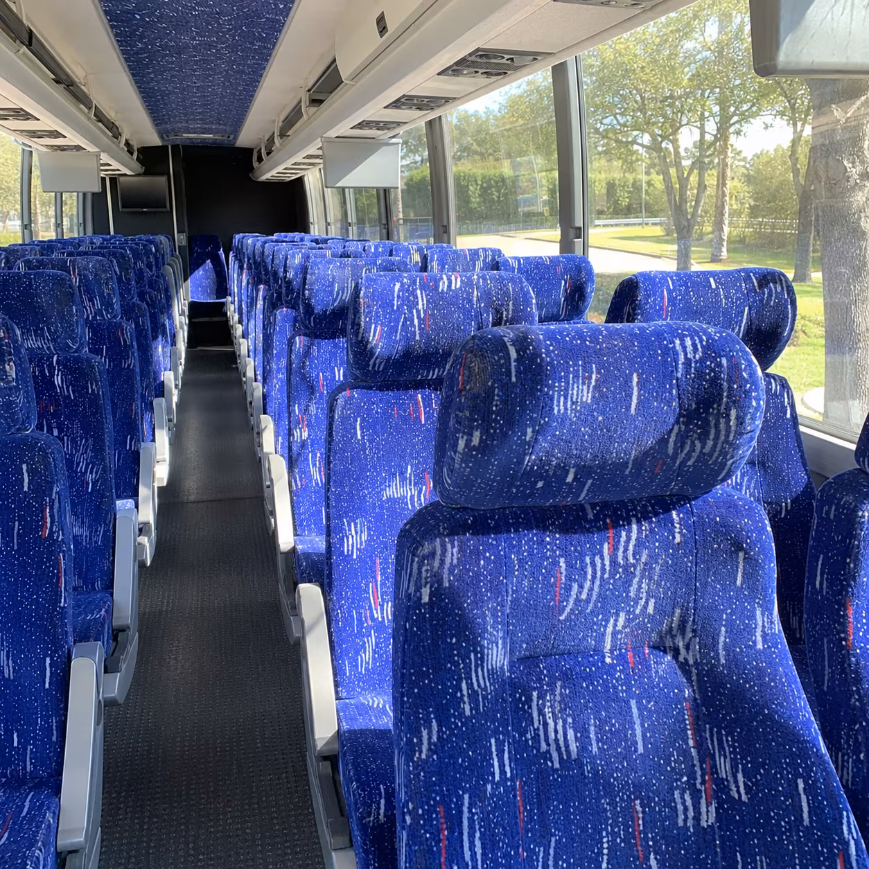 charter buses to knott s berry farm and disneyland for fullerton school groups